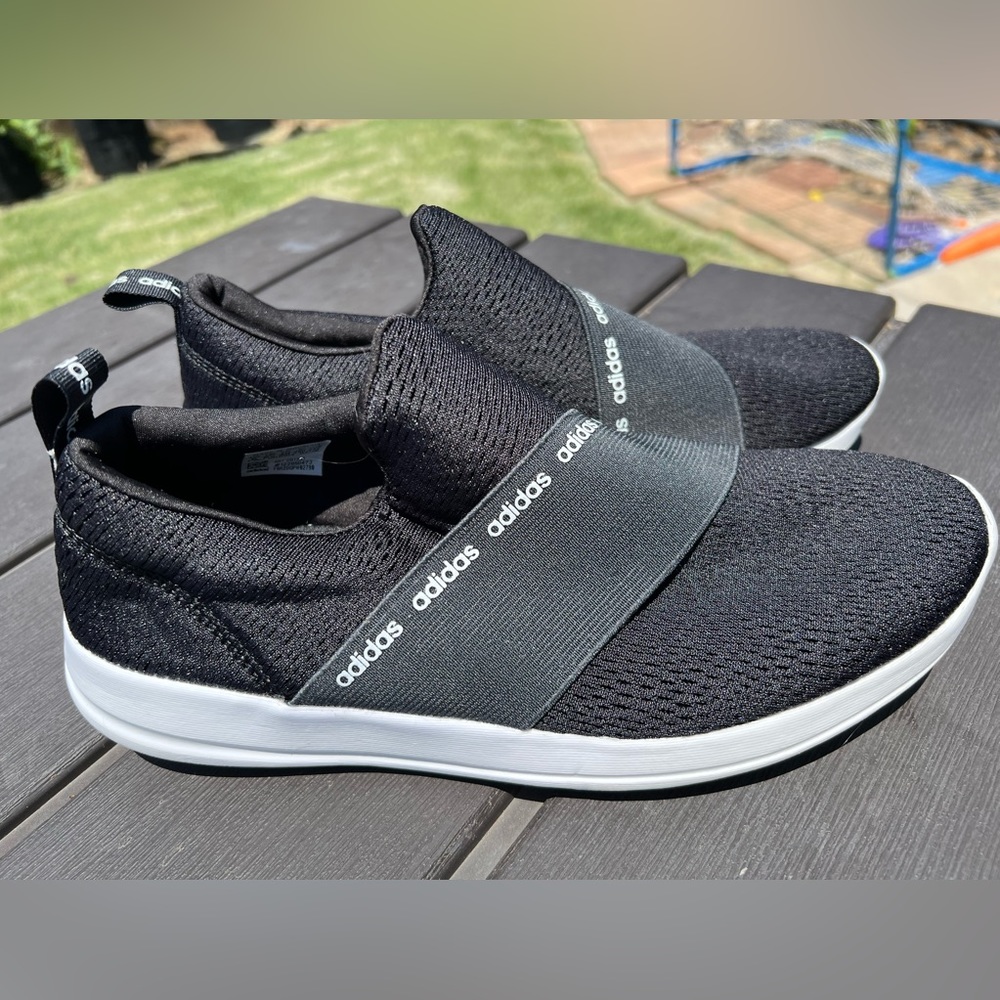 Adidas women’s athletic shoes slip on SZ 8